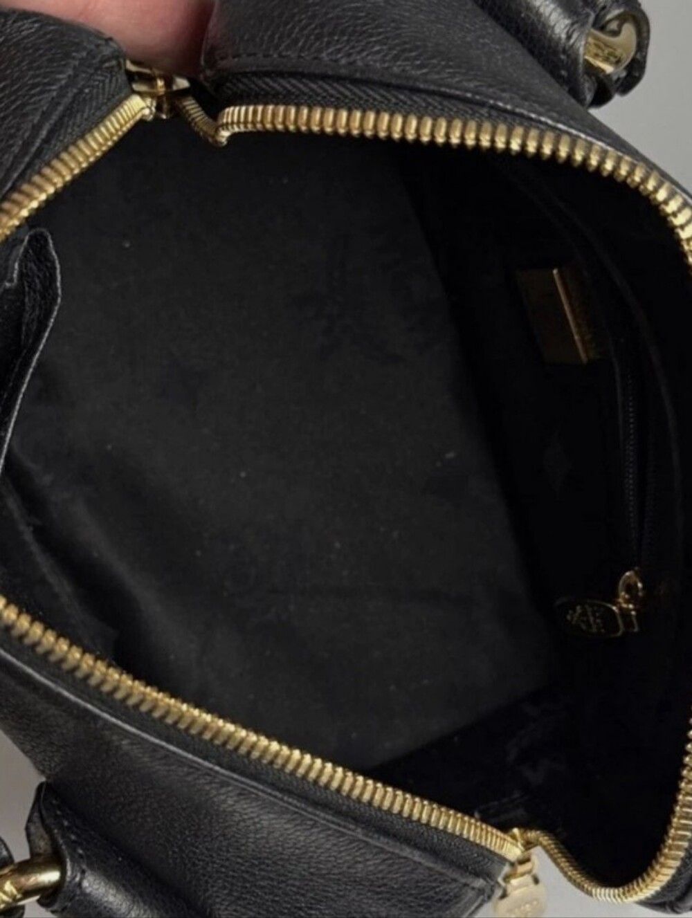 MCM Black Mini Leather Barrel Bag with Gold Hardware With COA - Picture 4 of 5